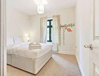 Bedroom 2 Stylish and Bright 3 Bedroom Duplex in North London