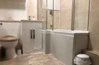 In-room Bathroom Entire Flat. Very Comfortable. 1 Bedroom London