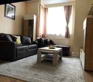 Common Space 6 Entire Flat. Very Comfortable. 1 Bedroom London