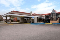 Exterior Days Inn by Wyndham Perrysburg/Toledo