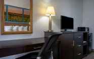 Bedroom 6 Days Inn by Wyndham Perrysburg/Toledo