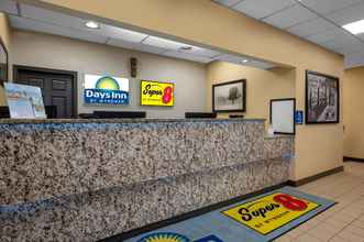 Lobby 4 Days Inn by Wyndham Perrysburg/Toledo