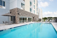 Swimming Pool TownePlace Suites by Marriott Leesburg