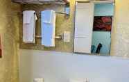 Toilet Kamar 7 Sage N Sand Motel