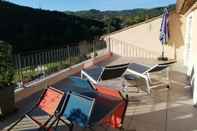 Kolam Renang Domaine Ribiera, Hotel 5 Etoiles, SPA & Golf - Forcalquier