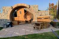 Khu vực công cộng Winter Escape Luxury Hobbit House With hot tub