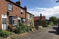 Exterior Cosy Lincs Wolds Cottage in Picturesque Tealby