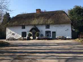 Exterior 4 Cosy Lincs Wolds Cottage in Picturesque Tealby