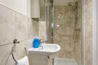In-room Bathroom St Mary's Modern Central Huge Studio Apartments