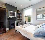 Bedroom 2 Luxurious Wandsworth Home Close to Putney Heath by Underthedoormat