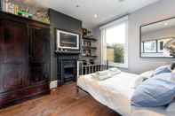 Bilik Tidur Luxurious Wandsworth Home Close to Putney Heath by Underthedoormat