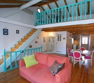 Common Space 5 Spiros Jetty House Walk to Beach Sea Views A C Car Not Required - 302