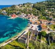 Atraksi di Area Sekitar 4 Spiros Jetty House Walk to Beach Sea Views A C Car Not Required - 302