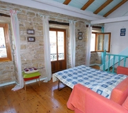 Bedroom 7 Spiros Jetty House Walk to Beach Sea Views A C Car Not Required - 302