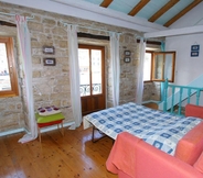 Kamar Tidur 7 Spiros Jetty House Walk to Beach Sea Views A C Car Not Required - 302