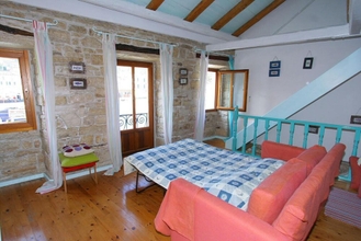 Bedroom 4 Spiros Jetty House Walk to Beach Sea Views A C Car Not Required - 302