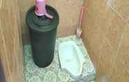 Toilet Kamar 7 Winahyu Family Resort