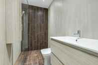 Toilet Kamar Winter Garden Apartments by Sasco