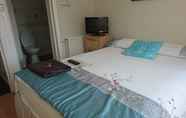 Kamar Tidur 5 En Suite Shower Room Double Room With 1 Double Deyr