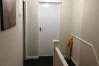 Lobby Double With Shared Bathroom Sleeps 1-2 Located 5 Minutes From Heathrow Dsbyr