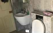 Toilet Kamar 6 Beautiful Garden Double Room With Private Access