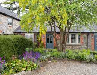 Exterior 2 Courtyard Cottage