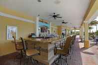 Bar, Cafe and Lounge Vista Cay Resort Direct Townhomes by Millennium Management