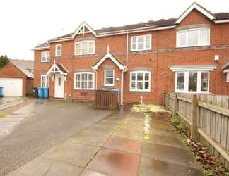 Bangunan 2 Fantastic 2-bed House in Hull. Garden, Sky tv