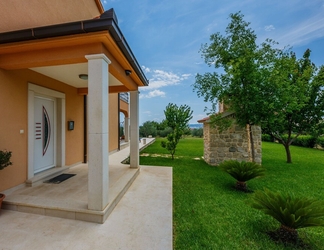 Exterior 2 Luxury Secluded Villa w. Pool, Jacuzzi and Garden