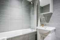 In-room Bathroom Watford Central Serviced Apartments - F3