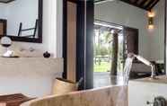 Toilet Kamar 2 Sira Beach House