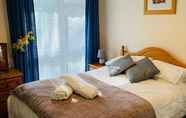 Bilik Tidur 2 NEW 3BD Swiss Style Chalet St Ives Holiday Village