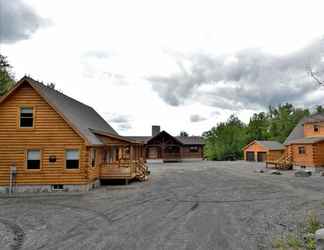 Exterior 2 Back Lake Lodges Lazy Bear Cabin