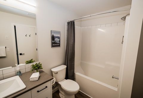 Others Gorgeous Modern Downtown Condo