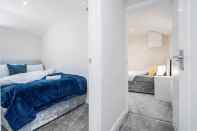 Kamar Tidur Bedford Hospital Maisonette - 2BR by Homely Spaces