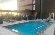 Swimming Pool 2 Home2 Suites by Hilton Redlands Loma Linda