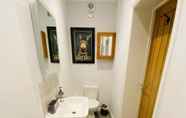 In-room Bathroom 7 Luxury Apartment-golden Triangle, Parking & Garden