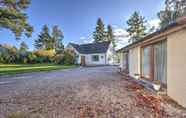 Exterior 2 Charming 2-bed Cottage in Inverness