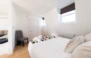 Bedroom 4 Luxury Flat With SW Balcony in Fulham Broadway