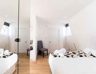 Bedroom 2 Luxury Flat With SW Balcony in Fulham Broadway