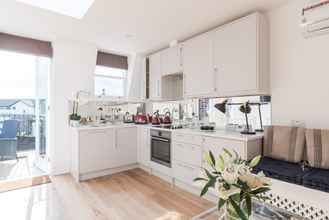 Phòng ngủ 4 Luxury Flat With SW Balcony in Fulham Broadway