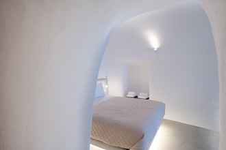 Bedroom 4 Oyster Luxury Suites
