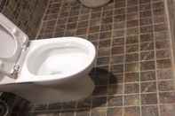 Toilet Kamar Hotel Ramco Residency