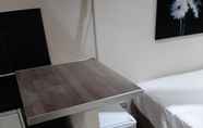 Bedroom 3 A A Guest Rooms: Stunning Studio Room Thamesmead