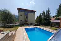 Kolam Renang Luxury Private Villa with Pool