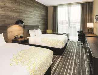 Bedroom 2 La Quinta Inn & Suites by Wyndham Locust Grove