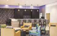 Quầy bar, cafe và phòng lounge 5 La Quinta Inn & Suites by Wyndham Locust Grove