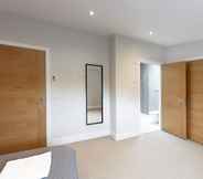 Kamar Tidur 7 Immaculate Central Windsor Town House