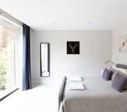 Kamar Tidur 5 Immaculate Central Windsor Town House