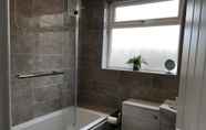 In-room Bathroom 4 Boxalls Lane